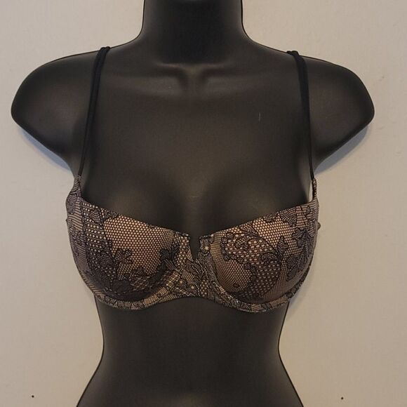 Bundle of Victoria's Secret bras - Picture 1 of 8